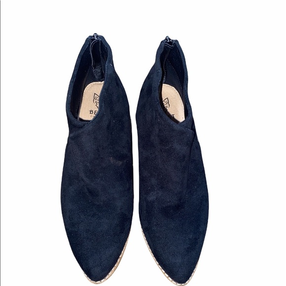 BEAST Fashion size 6 1/2 black suede style ankle booties - Picture 4 of 8